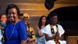 Graduating student 和 her mother at the Kente ceremony